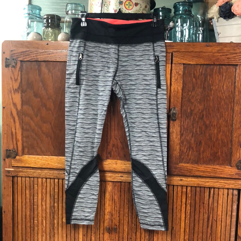 Lululemon athletic leggings ~ size 8